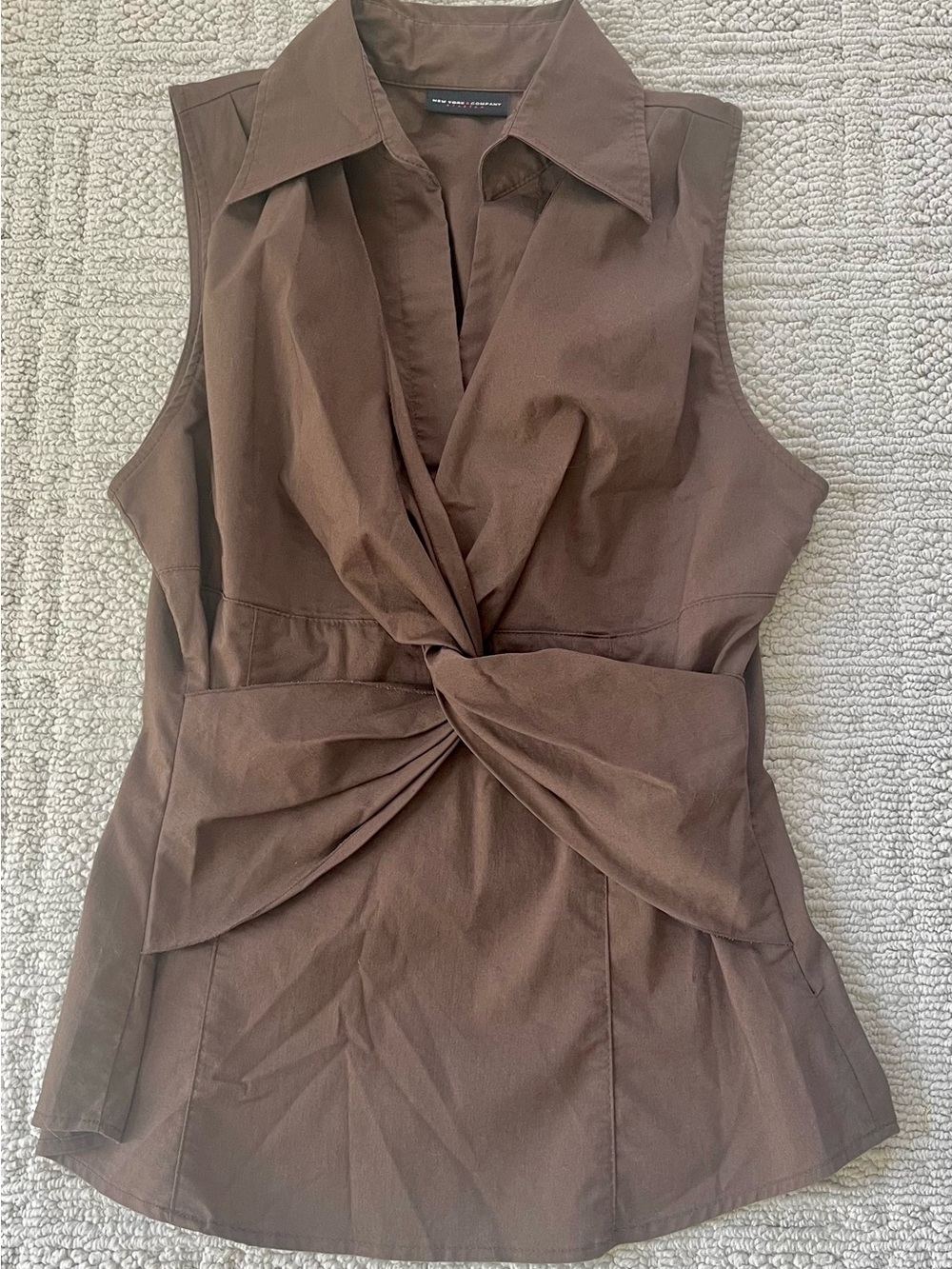 New York & Company Brown Sleeveless Twist-Front Collared Top